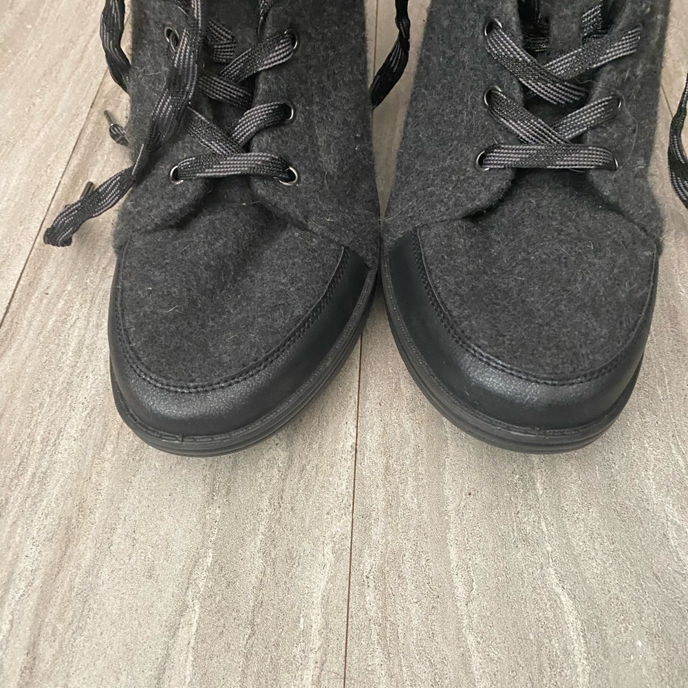 BZEES Women's Heathered Black Lace Up Brooklyn Wedge Hiking Winter Boots Sz 11 M - Picture 2 of 8